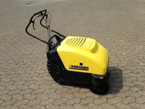 Kehrsaugmaschine mit Benzinmotor
