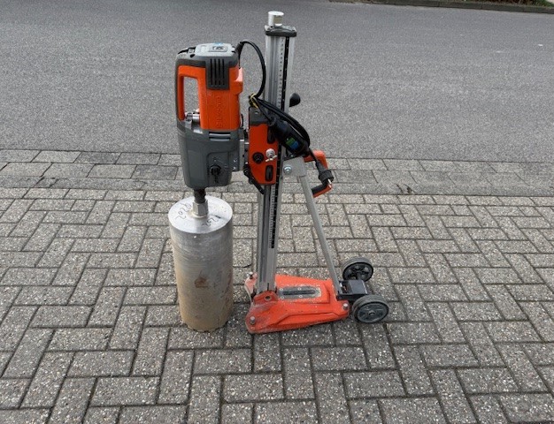 Kernbohrgerät mit Stativ