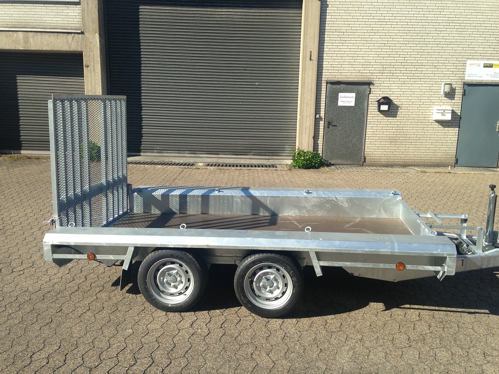Baumaschinenanhänger 2700 kg