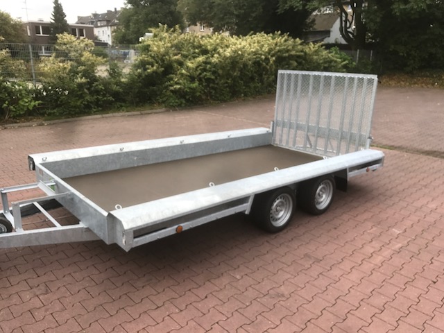 Baumaschinenanhänger 3500 kg