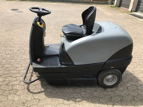 Kärcher Kehrsaugmaschine KM 100/100 – Aufsitzgerät